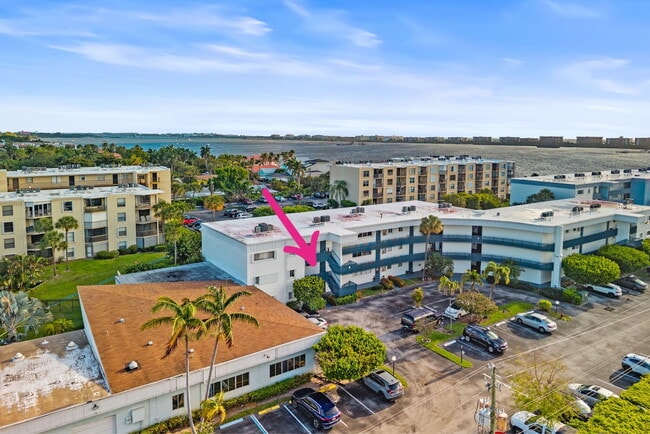 Building Photo - 200 Waterway Dr S