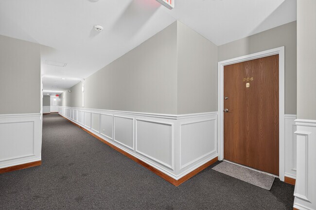 Building Photo - 718 Rodenburg Rd