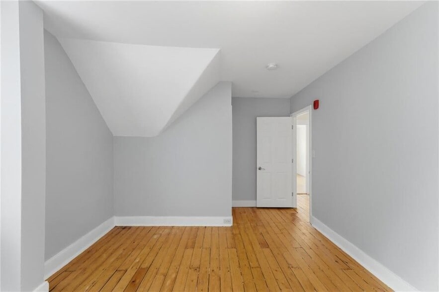 Building Photo - 132 S Angell St