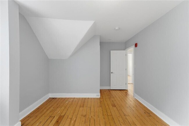 Building Photo - 132 S Angell St