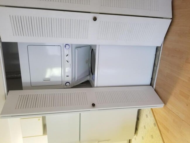 Building Photo - 10422 White Lake Ct