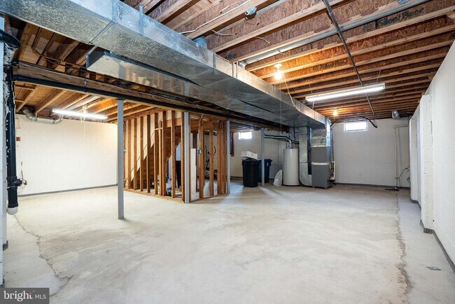 Building Photo - 27 Samantha Dr