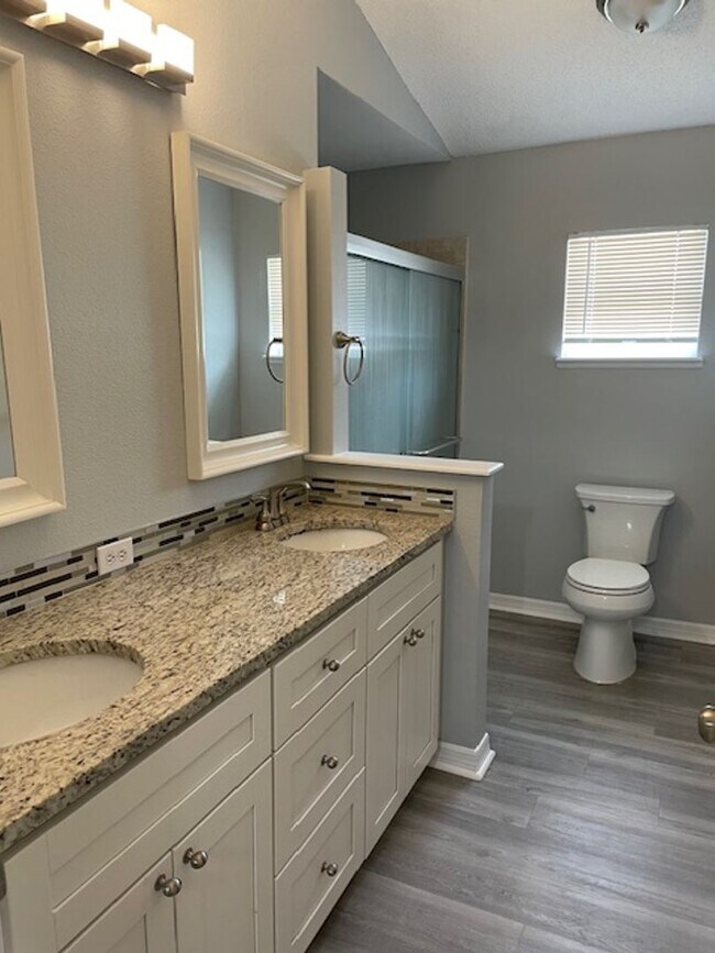 Building Photo - Kissimmee - Spacious 4/2, Pool Home