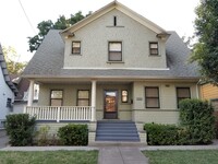 Building Photo - South Campus 7Bed/4.5Bath