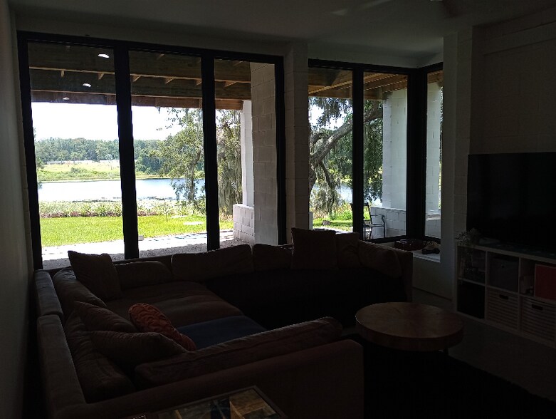 Building Photo - 2053 Carolina Ave