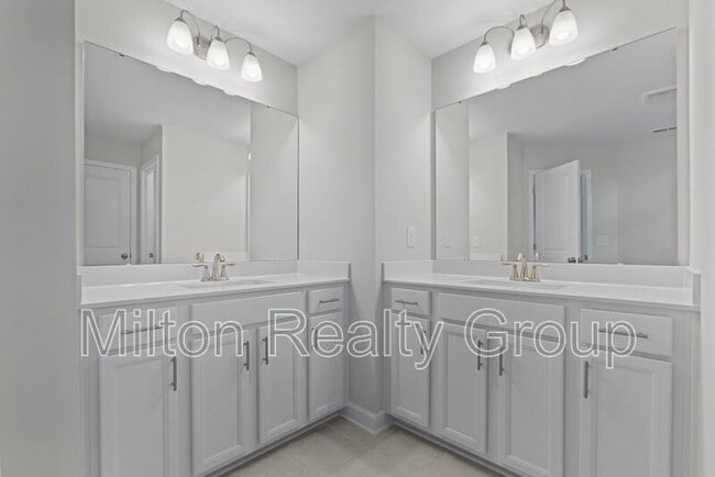 Building Photo - 63 Village Edge Dr