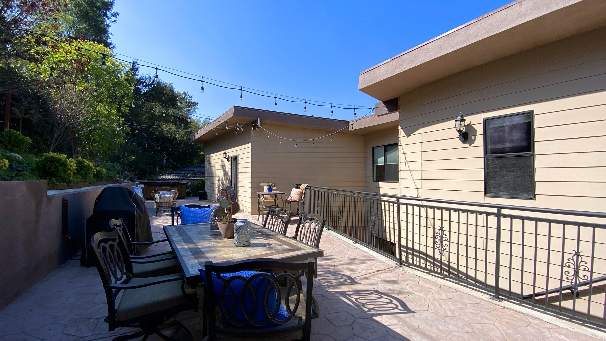 Building Photo - 1614 Pleasant Way