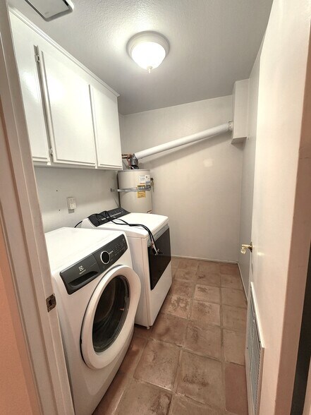 Building Photo - 5322 Colodny Dr