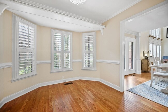 Building Photo - Gorgeous, multi-level condo!