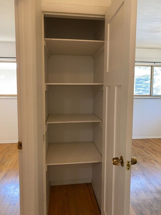 Building Photo - STUDENTS WELCOME! Sprawling Ranch Home w/ Large Fenced Yard