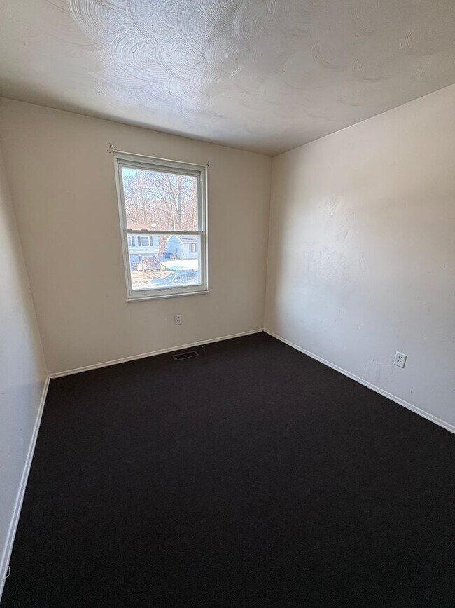 Building Photo - Spacious and charming 4 Bed Home in Convenient West Toledo Location