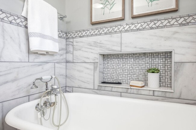 Building Photo - Elegant Sugar House Living: Finished Basement and Prime Location