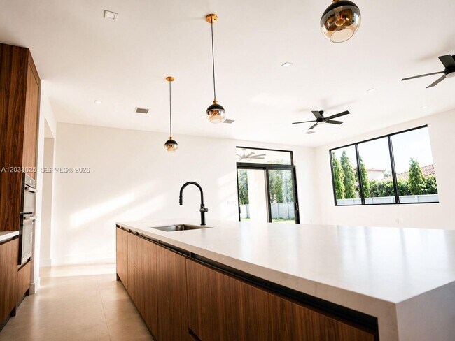 Building Photo - 13023 Davie Oaks Dr