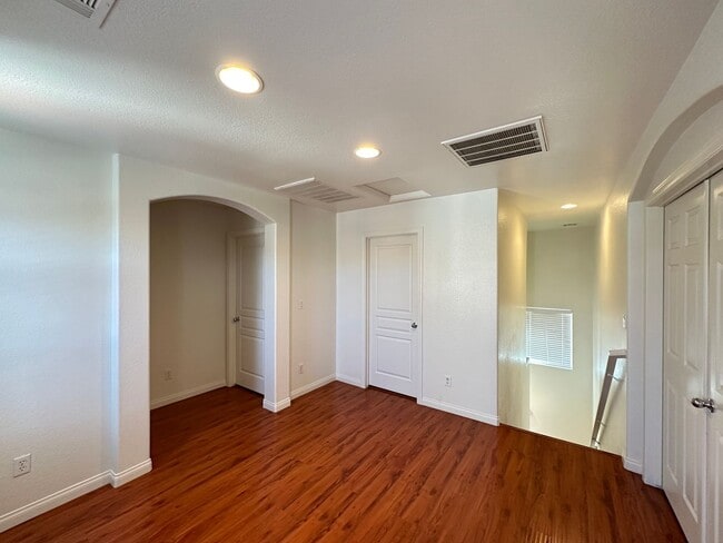 Building Photo - MESA MTNS EDGE POD 212& VALLA