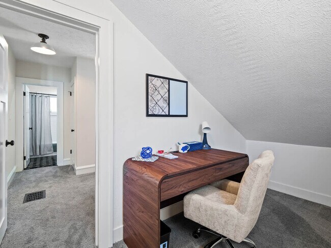 Building Photo - 18031 Larchwood Ave