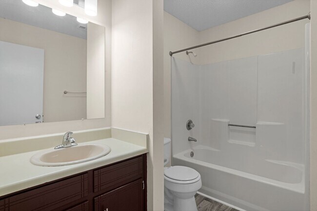 Building Photo - 501 S Edgewood Cir