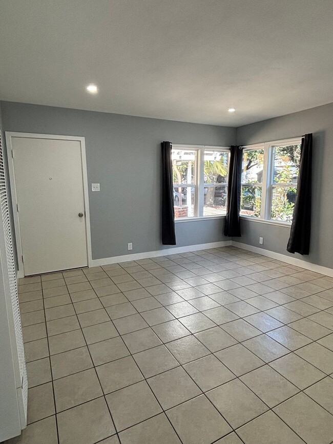 Building Photo - 8933 Elizabeth Ave