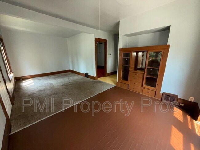 Building Photo - 2222 W Finn Pl