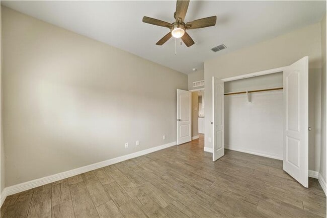 Building Photo - 7721 Dove Holw Dr