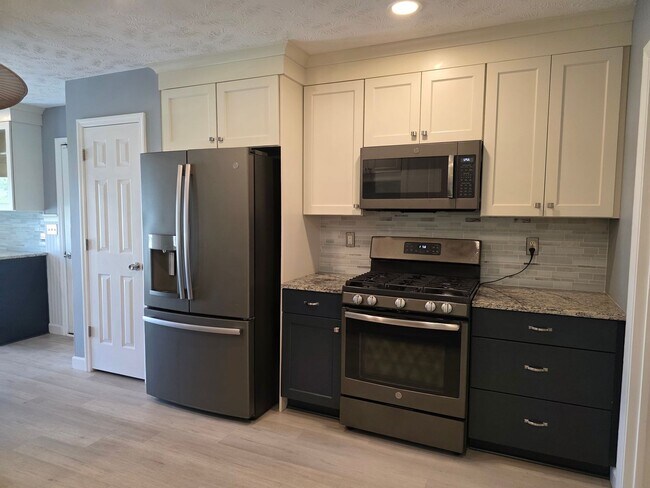 Building Photo - 184 E Ridge Ct