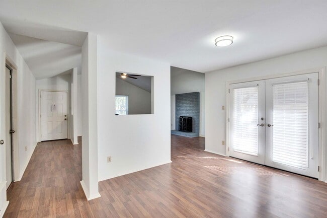 Building Photo - 8002 Croftwood Dr