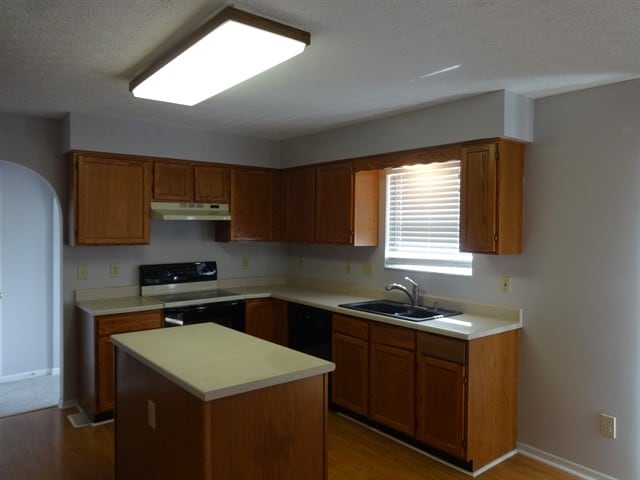 Building Photo - 15 E Woodfield