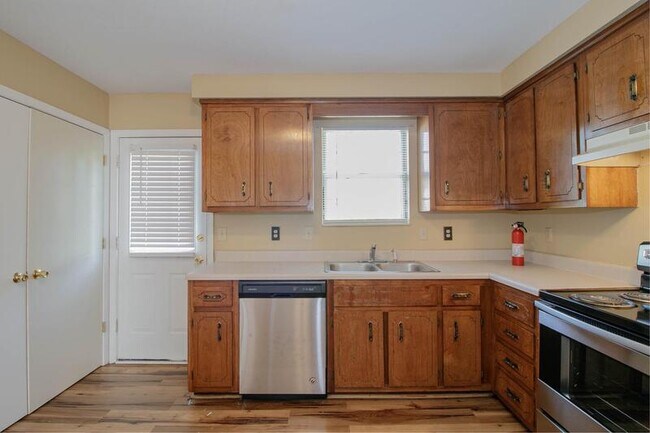 Building Photo - 371 Peabody Dr