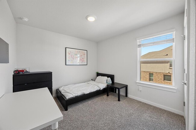 Building Photo - 432 Tinto St
