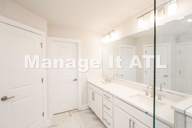 Building Photo - Brand new townhome in Chamblee