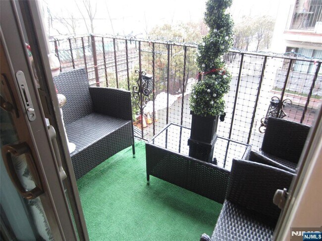 Building Photo - 233 Midland Ave