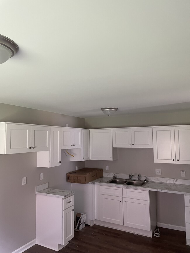 Kitchen - 1417 Cherrycrest Dr