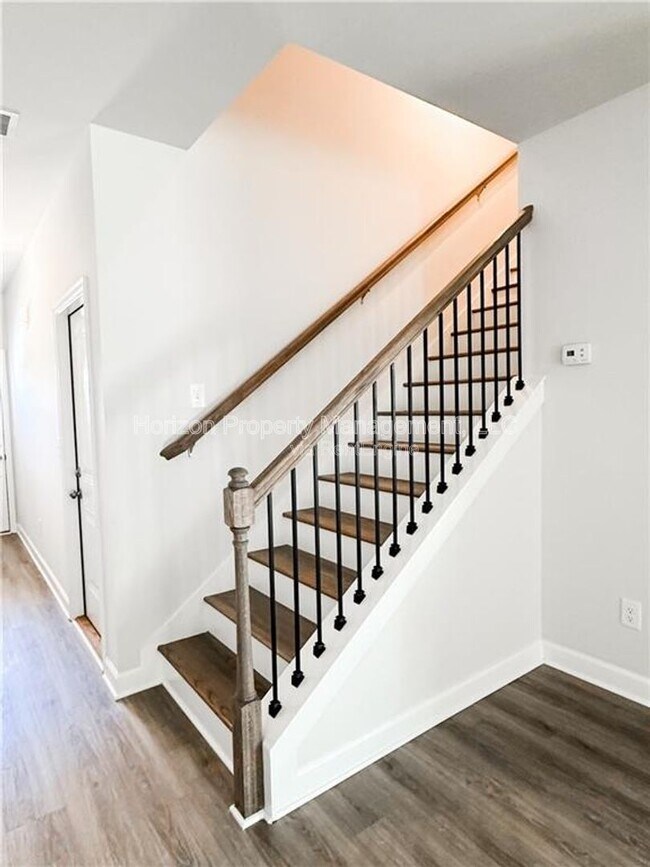 Building Photo - 6320 Pine St