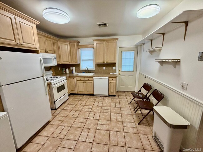 Building Photo - 16 November Walk