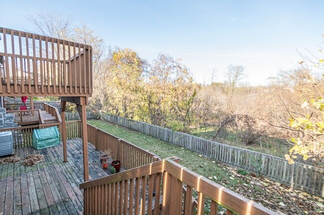 Building Photo - 2 bed 1 bath Duplex with basement in Portage