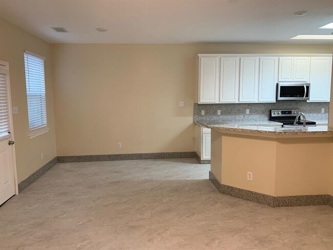 Building Photo - 42 Blue Creek Pl