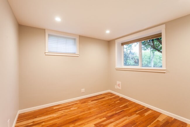 Building Photo - Beautiful 4 Bedroom Home in Queen Anne!