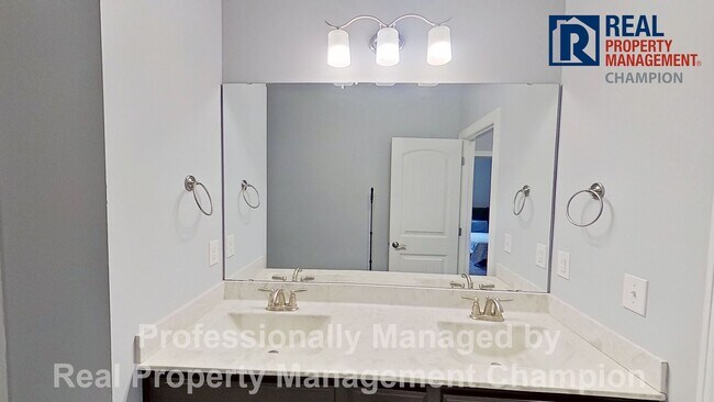 Building Photo - Immaculate 4 BD/3 BA Home w/Screened Porch and Fenced Back Yard