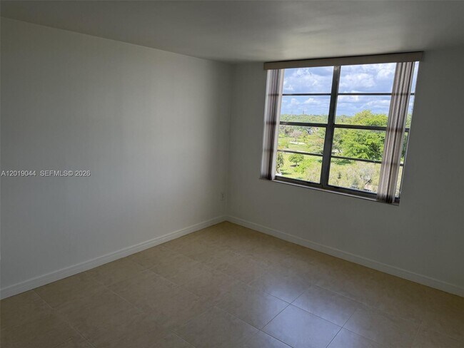 Building Photo - 13120 SW 92nd Ave