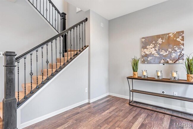 Building Photo - 5044 Arpent St