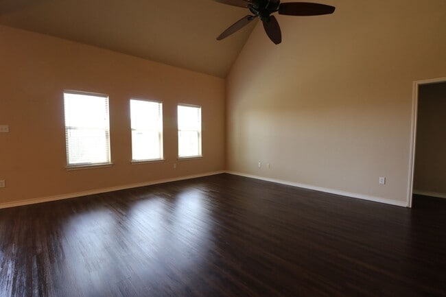 Building Photo - 3116 Stallion Dr