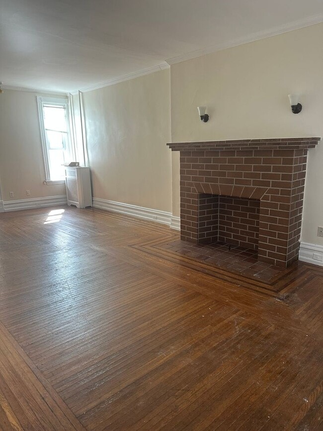 Building Photo - Spacious 5/6 Bedroom/ 2 Bath House for Rent