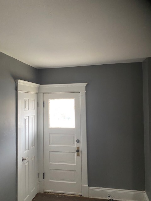 Master bedroom access to sun porch - 2648 Robinwood Ave