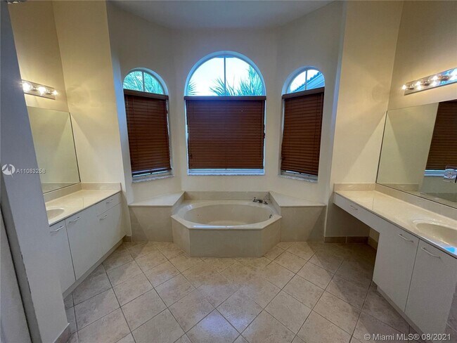 Building Photo - 16331 SW 49th Ct