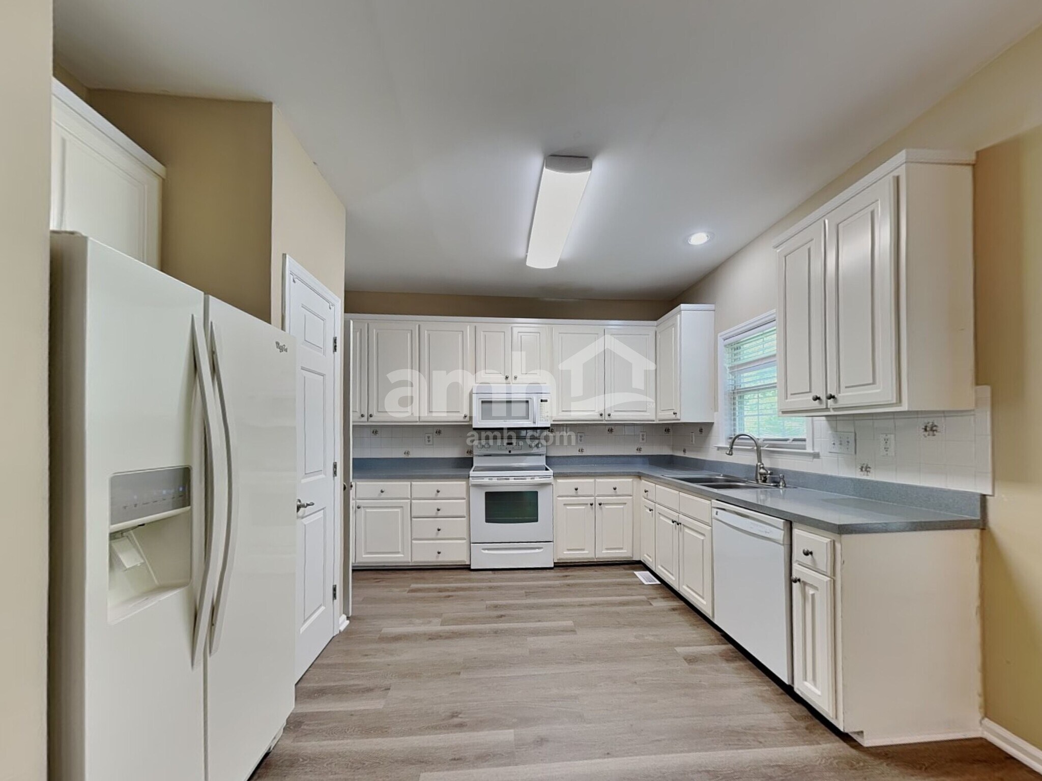 Building Photo - 10 Oleander Point