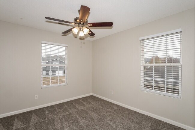 Building Photo - 9999 Chariden Dr