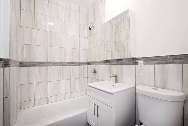 Building Photo - Central AC, washer/dryer, Exposed Brick Ro...