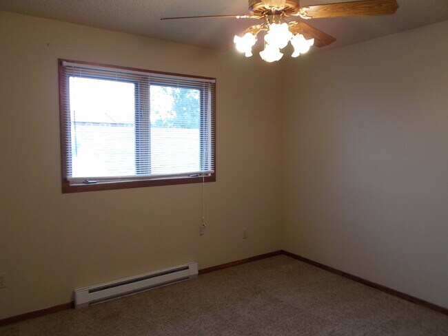 Building Photo - 321 Aristocrat Dr