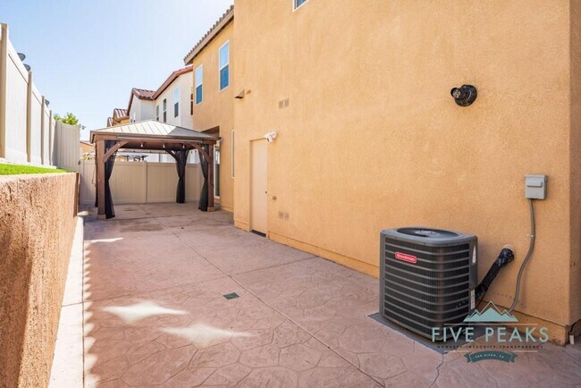 Building Photo - 1515 Franceschi Dr