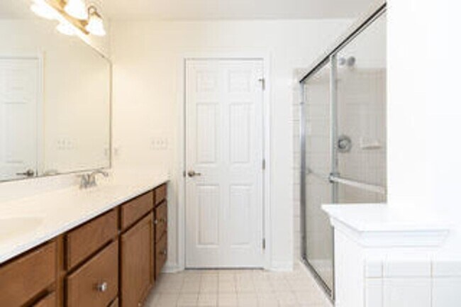 Building Photo - Spacious End Unit-Townhome in Hockessin’s ...