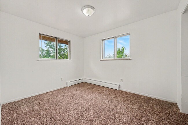 Building Photo - 12th10250